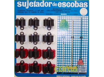 Sujetador de escobas 12pz 3778